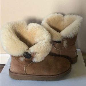 Size 6 Ugg boots, gently worn. Note side buttons